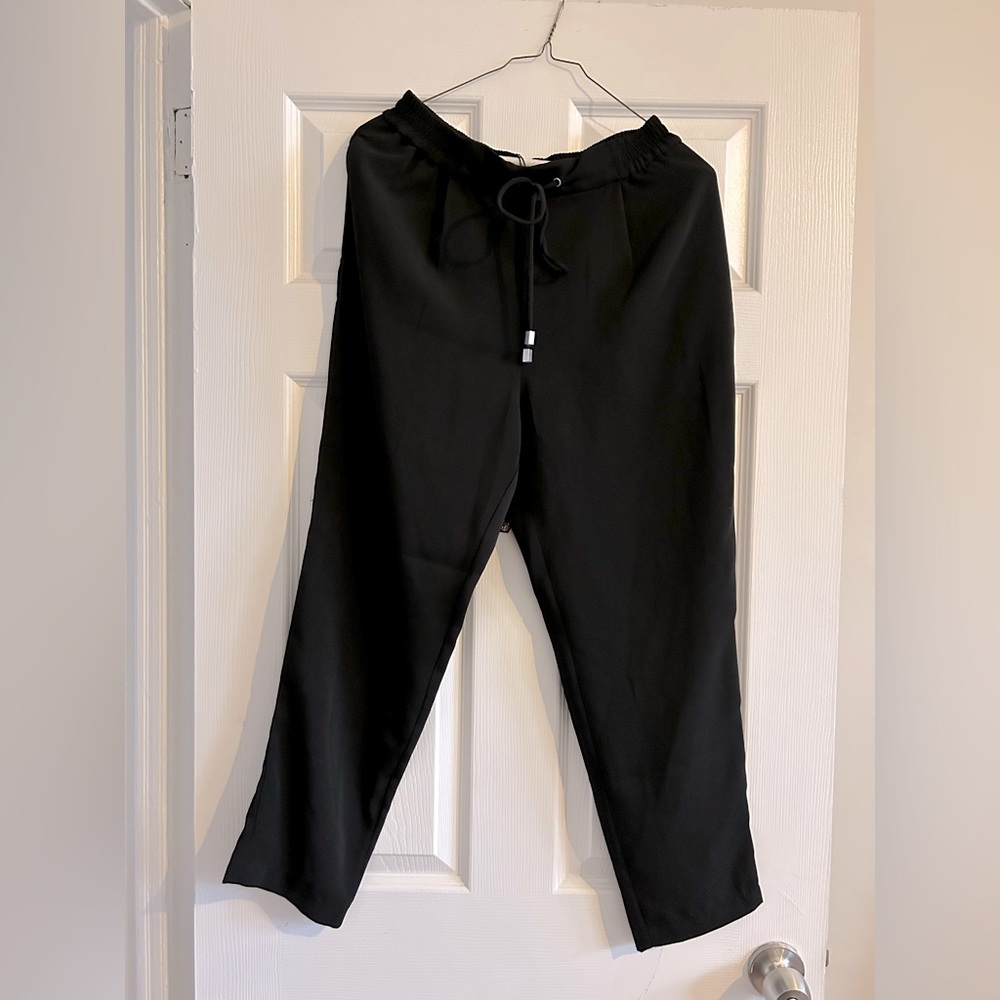 NEVER WORN- Zara’s drawstring trousers with pockets